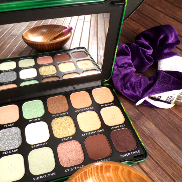 Palette occhi Stay Chilled con CANNABIS sativa - immagine 4