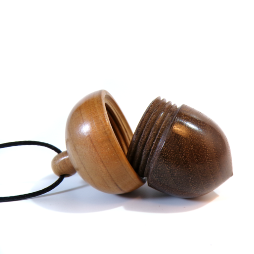 GHIANDA-stash-inbosco-collana-noce-ciliegio.secretstash