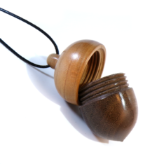 GHIANDA-stash-inbosco-collana-noce-ciliegio.secretstash